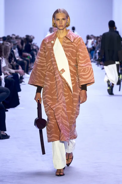 Look 13